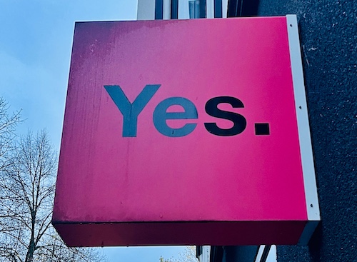 YES schwarz auf pink
